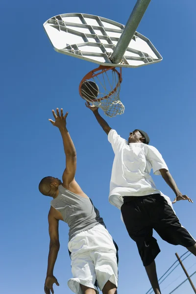 Jogador de basquetebol — Fotografia de Stock