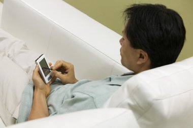 adam kanepede istimal pda