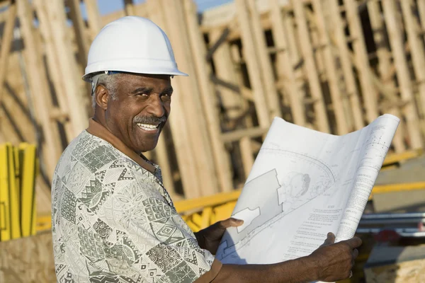 Man holding blueprint — Stock Photo, Image