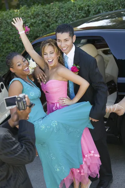 Teenagers Videotaping Their Prom — Stock Photo, Image