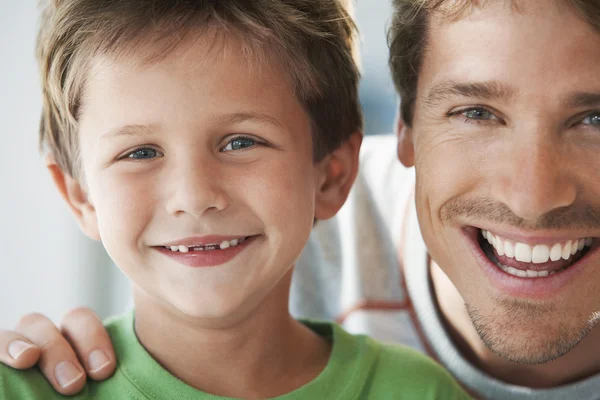 Father and son smiling together — Stock Photo, Image