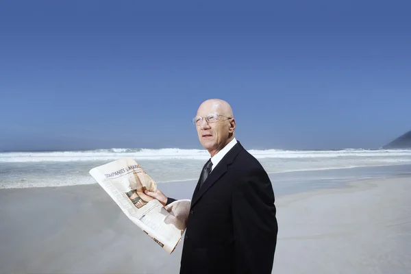 Empresário Segurando Jornal — Fotografia de Stock