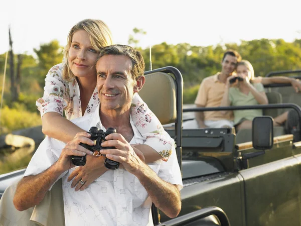 Dois casais em viagem — Fotografia de Stock