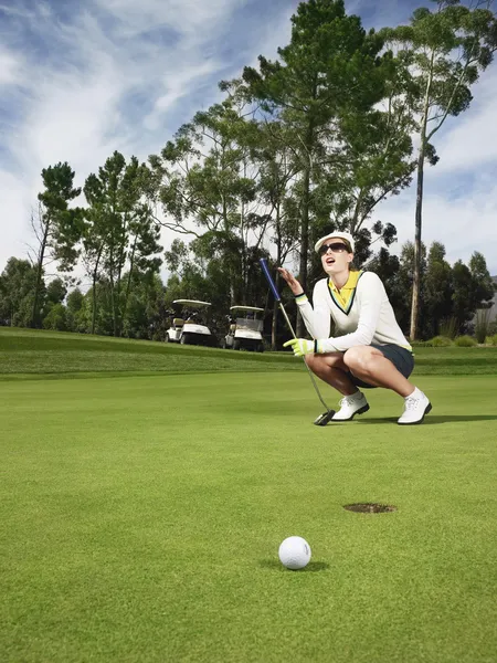 Besviken kvinnliga golfare — Stockfoto