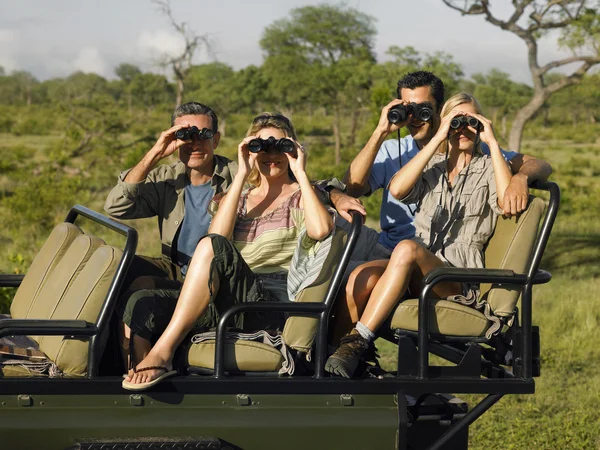 Groep toeristen op safari — Stockfoto