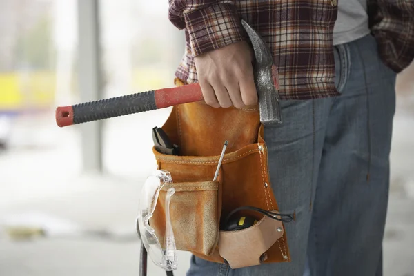 Construction worker wearing tool belt — Stock Photo, Image