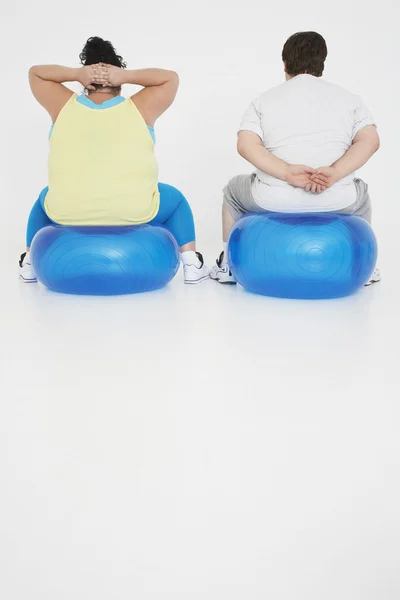 Man and woman on exercise Balls — Stock Photo, Image