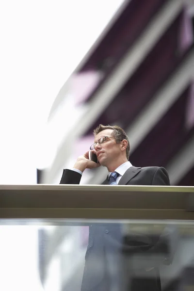 Businessman using mobile phone — Stock Photo, Image