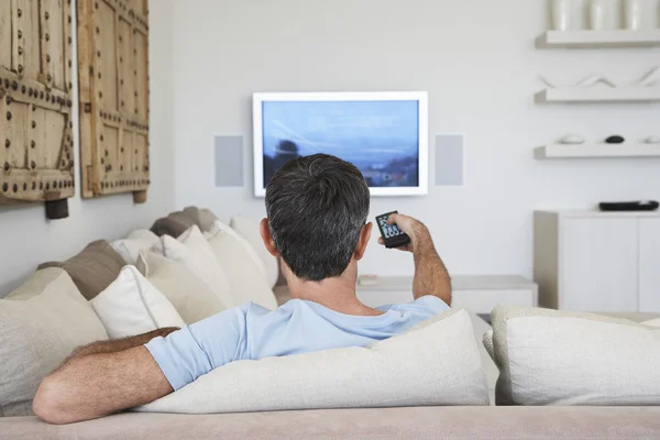 Man watching television — Stock Photo, Image