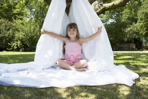 Girl in backyard in tent — Stock Photo, Image