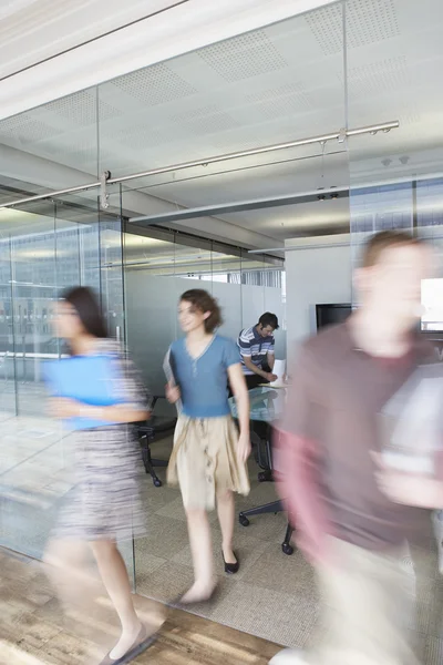 Office workers leaving conference room — Stock Photo, Image