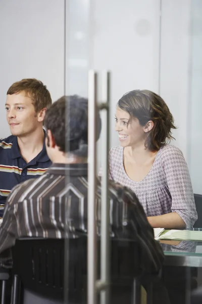 Büroangestellte auf Konferenz — Stockfoto