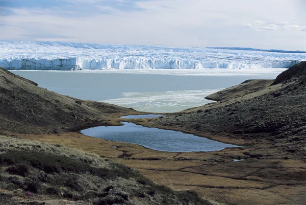 Glaciar Bordeando el Agua Congelada —  Fotos de Stock