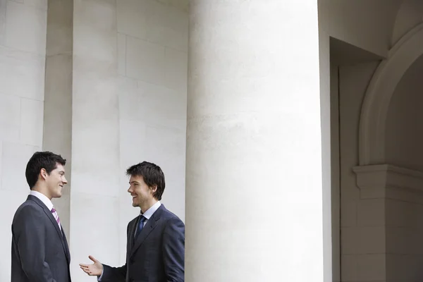 Business men talking — Stock Photo, Image