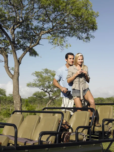 Pareja en safari — Foto de Stock