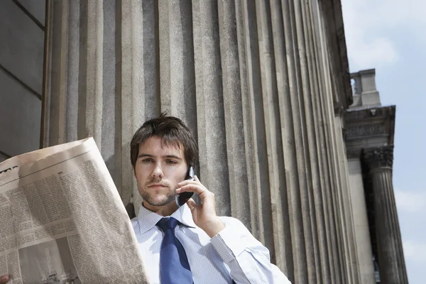 Businessman Reading Newspaper — Stock Photo, Image