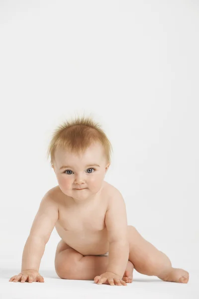 Baby with fuzzy hair sitting up — Stock Photo, Image