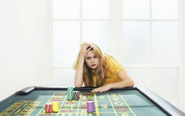 Woman losing on roulette table — Stock Photo, Image