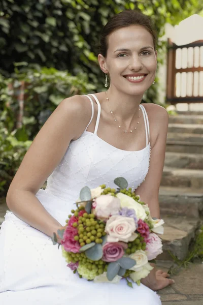 Bride Holding Bouquet — Stock Photo, Image