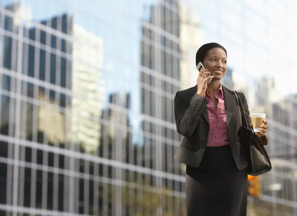 Businesswoman using mobile phone — Stock Photo, Image