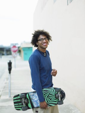 adam taşıma kaykay