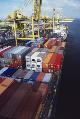 freight terminal adlı kargo konteynerler