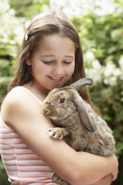 Bunny tavşan tutan kız