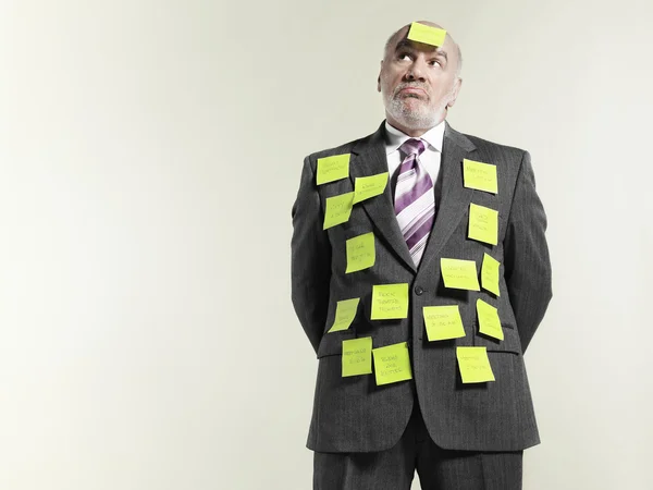 Empresário coberto com notas pegajosas — Fotografia de Stock