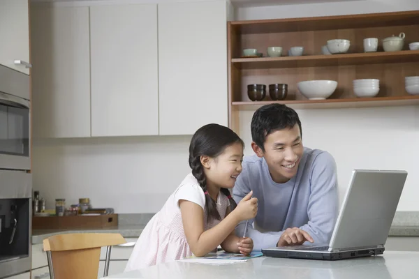 Father and daughter playing with laptop — Stock Photo, Image