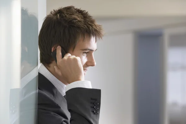 Businessman talking on cell phone — Stock Photo, Image