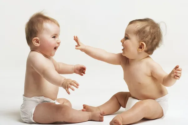 Bebês brincando — Fotografia de Stock