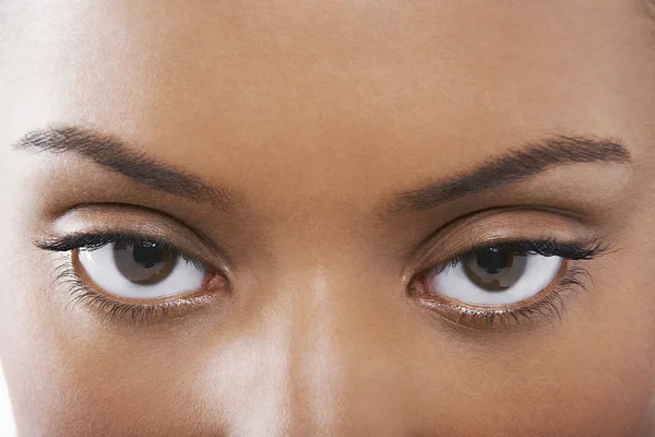 Ung svart kvinnas ögon — Stockfoto