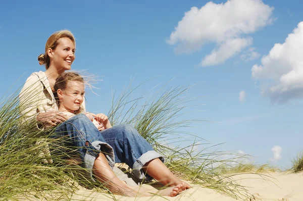 Mother and Daughter at beach — Stock Photo, Image