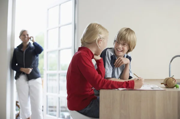 Brother and Sister Doing Homework — Stock Photo, Image