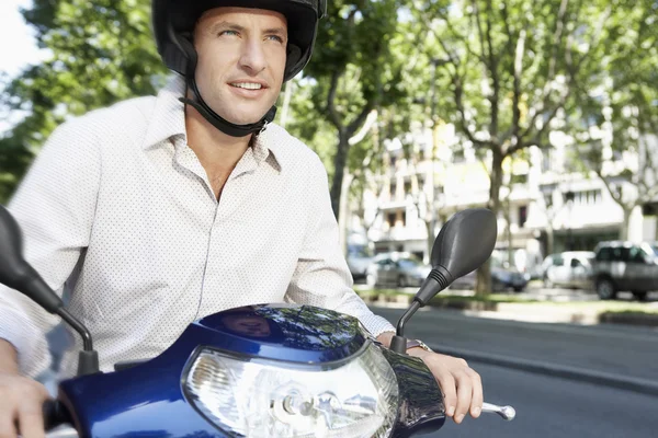 Man riding motorscooter — Stock Photo, Image