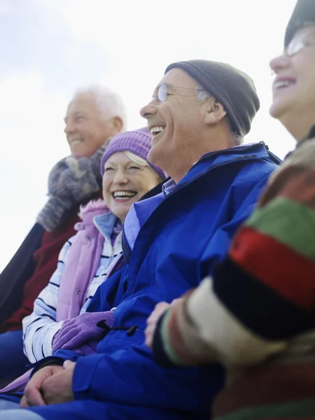 Amici anziani ridendo — Foto Stock