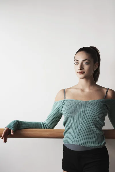 Ballet Dancer near at bar — Stock Photo, Image