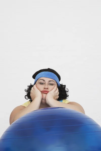 Woman Resting on Exercise Ball — Stock Photo, Image