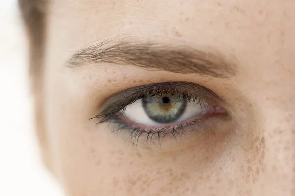 Oog van jonge vrouw — Stockfoto