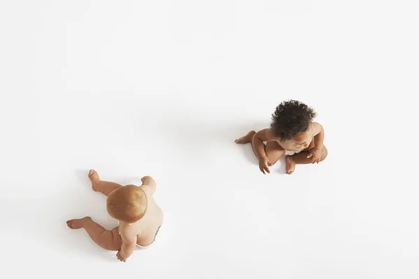 Yukarıdaki iki bebek — Stok fotoğraf