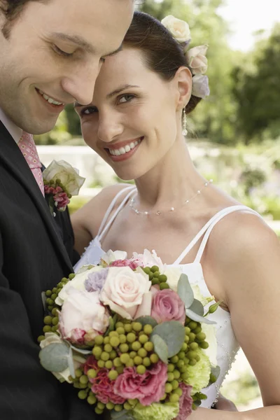 Loving Bride and Groom — Stock Photo, Image