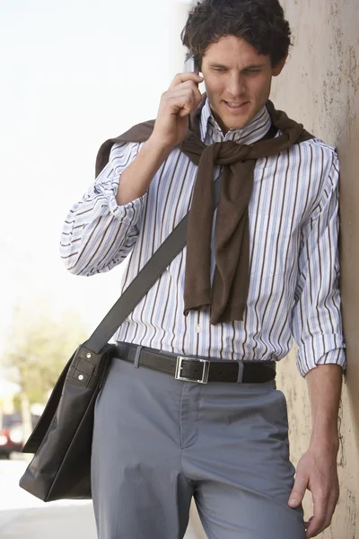 Man använder telefon — Stockfoto