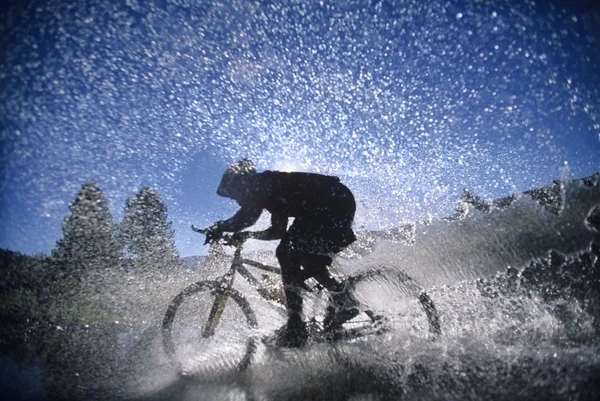 Mountain Bicyclist — Stock Photo, Image
