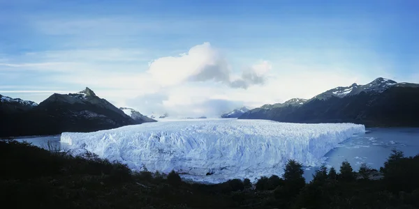 Ледник в озере — стоковое фото