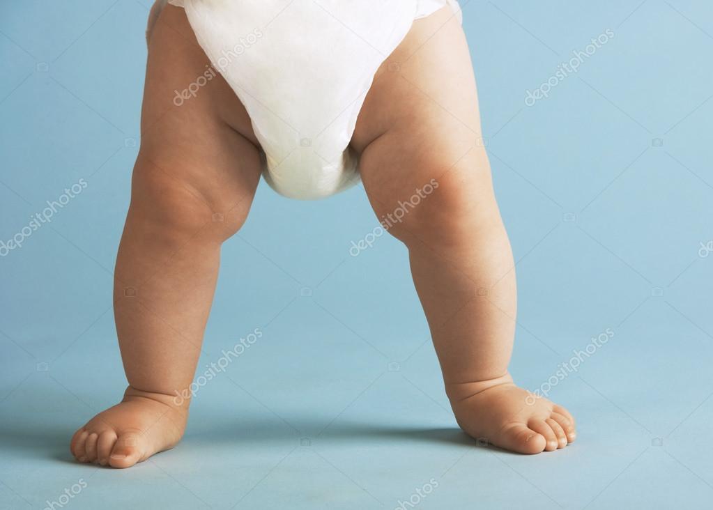 Baby legs with nappy Stock Photo by ©londondeposit 33839013