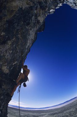 Kaya tırmanışçısı cliff yüzünde