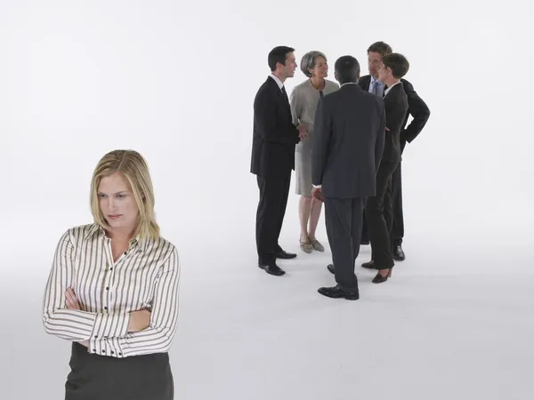 Führungskräfte in Gruppe mit Geschäftsfrau — Stockfoto