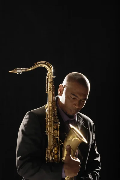 Man holding saxophone — Stock Photo, Image