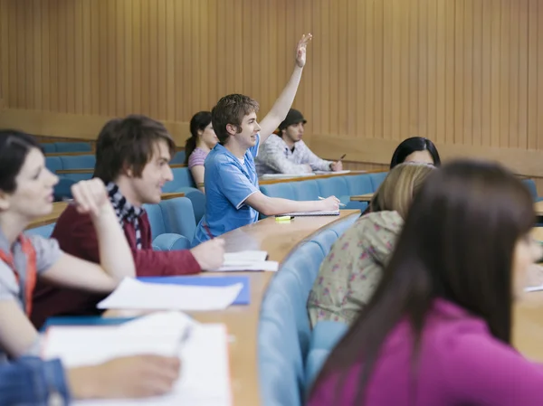 Estudiantes en sala de conferencias —  Fotos de Stock