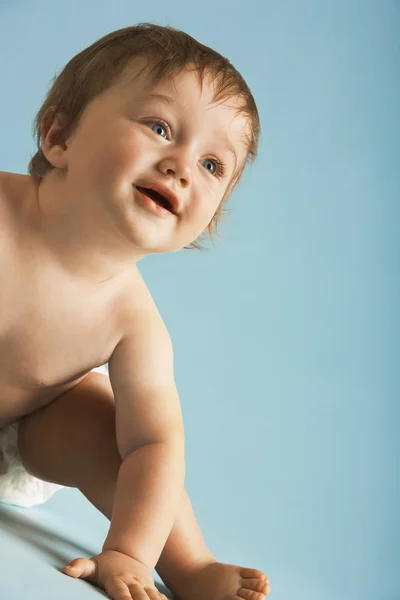 Bebê inclinado para a frente — Fotografia de Stock